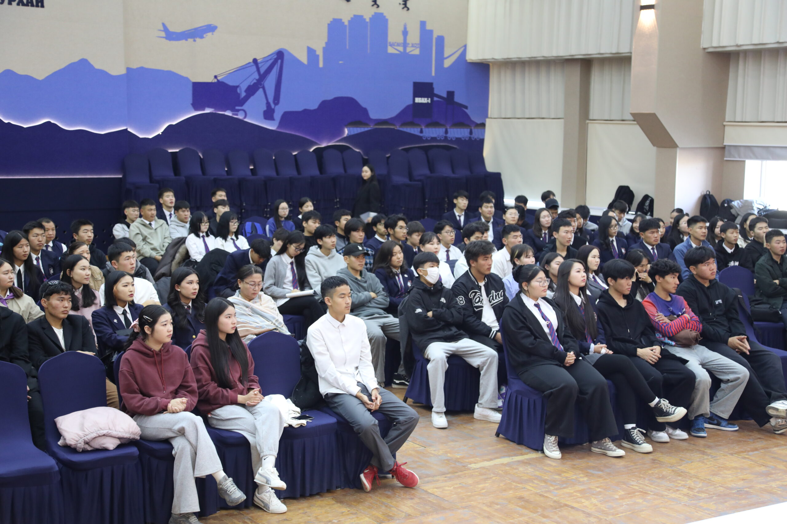 ИРЭЭДҮЙН УУРХАЙЧИН СЭДЭВТ МЭРГЭЖЛИЙН ЧИГ БАРИМЖАА ОЛГОХ ӨДӨРЛӨГ БОЛЛОО